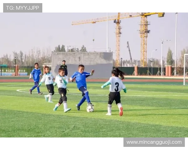 绿茵逐梦青春燃烧激情共谱世界足球壮丽篇章 绿茵逐梦青春燃烧激情共谱世界足球壮丽篇章