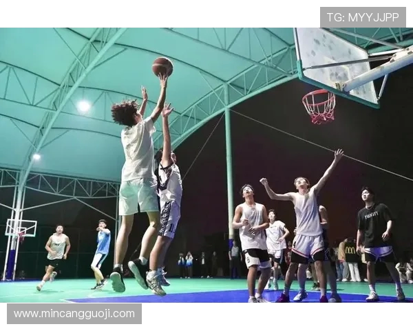 篮球点燃青春激情奋勇拼搏展现团队精神与无限可能 篮球点燃青春激情奋勇拼搏展现团队精神与无限可能