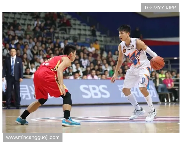 上海久事主场激战深圳马可波罗双方鏖战四节上演精彩篮球对决